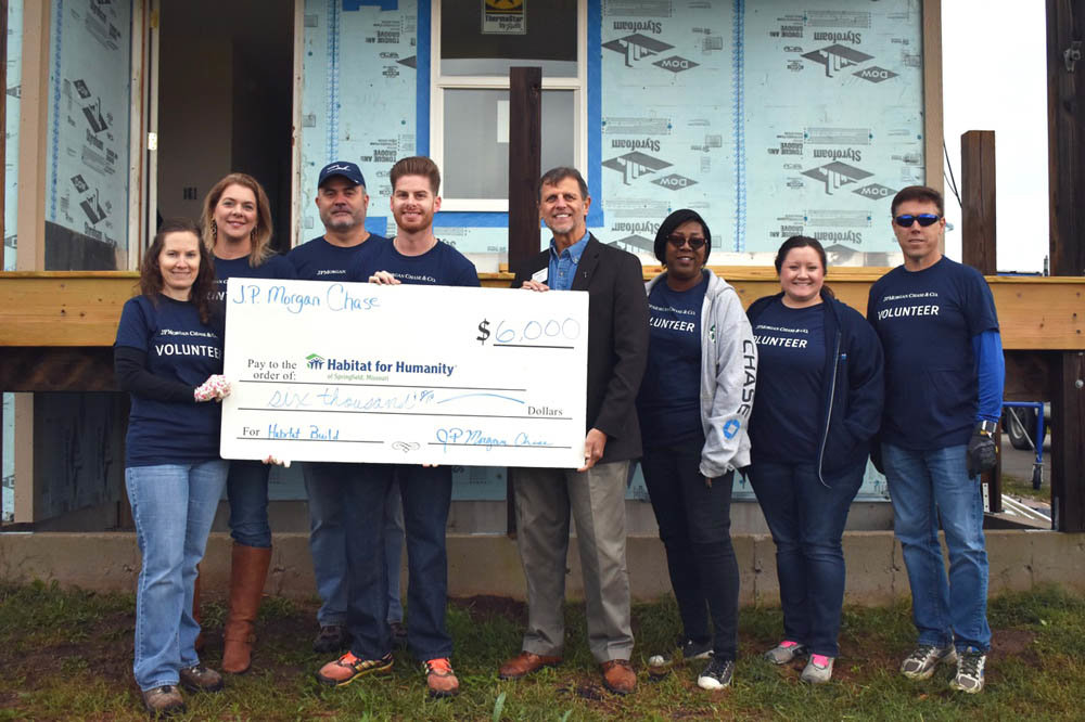 CHASE BUILDS
JPMorgan Chase Foundation volunteers present a $6,000 check to Habitat for Humanity of Springfield Executive Director Larry Peterson, fourth from right, during the company’s sixth annual sponsored build week in early October. Chase Community Engagement Lead Tabatha Morrow, second from left, organized 65 volunteers to help construct a home in the Legacy Trails subdivision. Since connecting with the local Habitat for Humanity chapter, the Chase foundation has provided over $127,000 in funding.