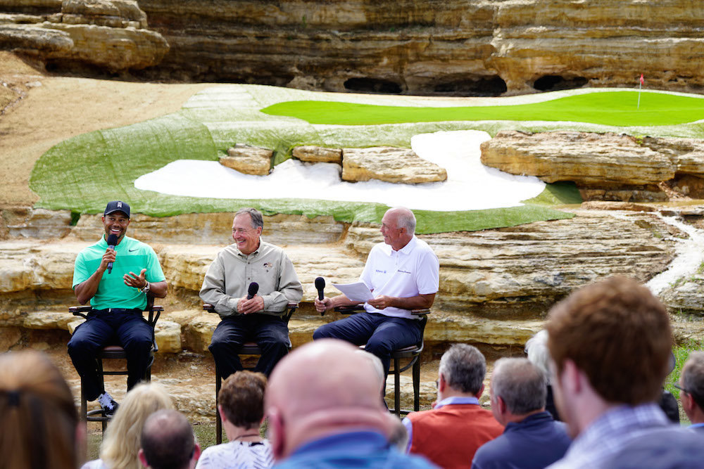 Tiger Woods, left, speaks at Buffalo Ridge in 2017 about the Payne’s Valley golf course with Johnny Morris, center.