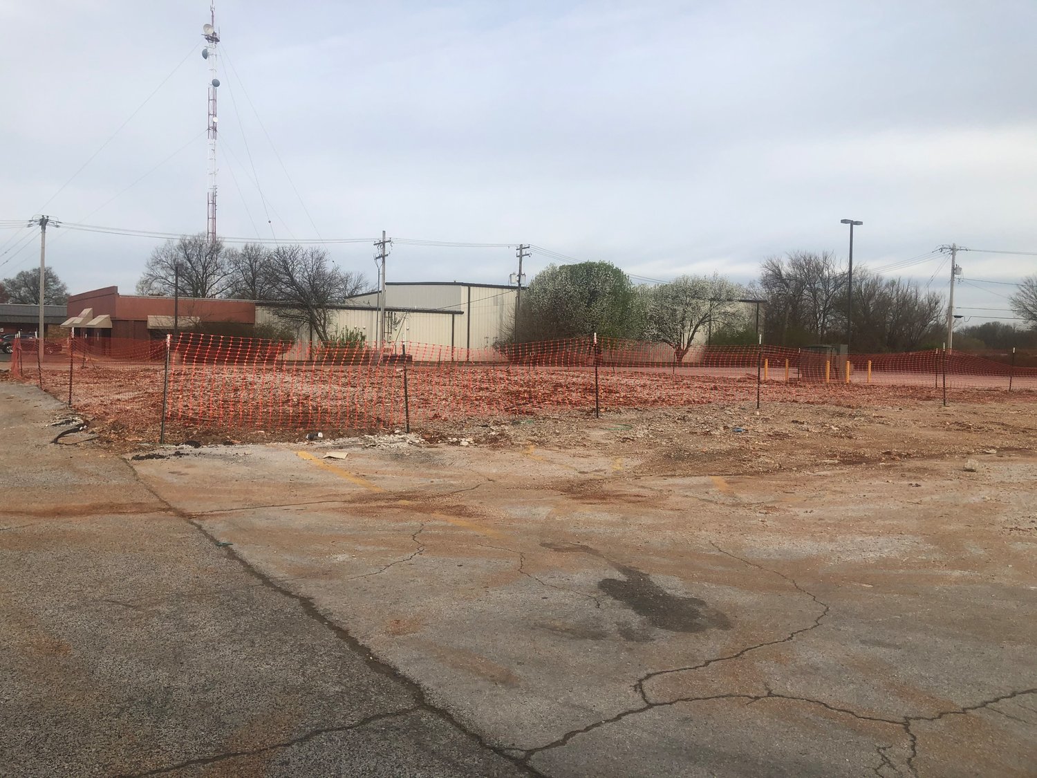 A Sonic restaurant is slated to be built where a Perkins restaurant was recently razed.