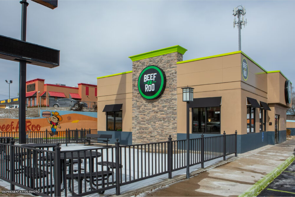 Springfield's first Beef-A-Roo opened on Kearney Street in February.
