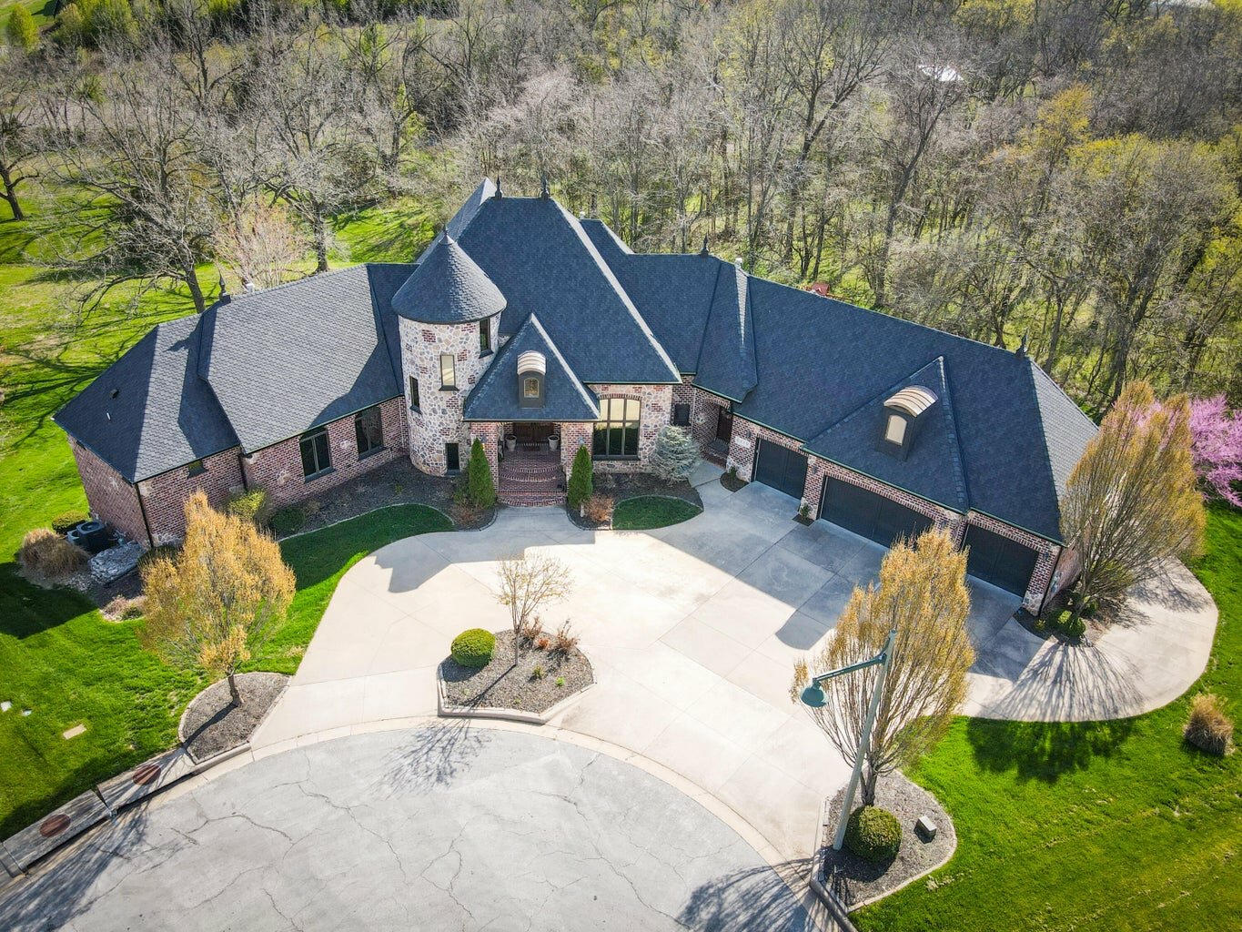 6289 S. Parkhaven Lane
$1,099,000
Bedrooms: 7
Bathrooms: 5
Listing firm: Old World Realty LLC